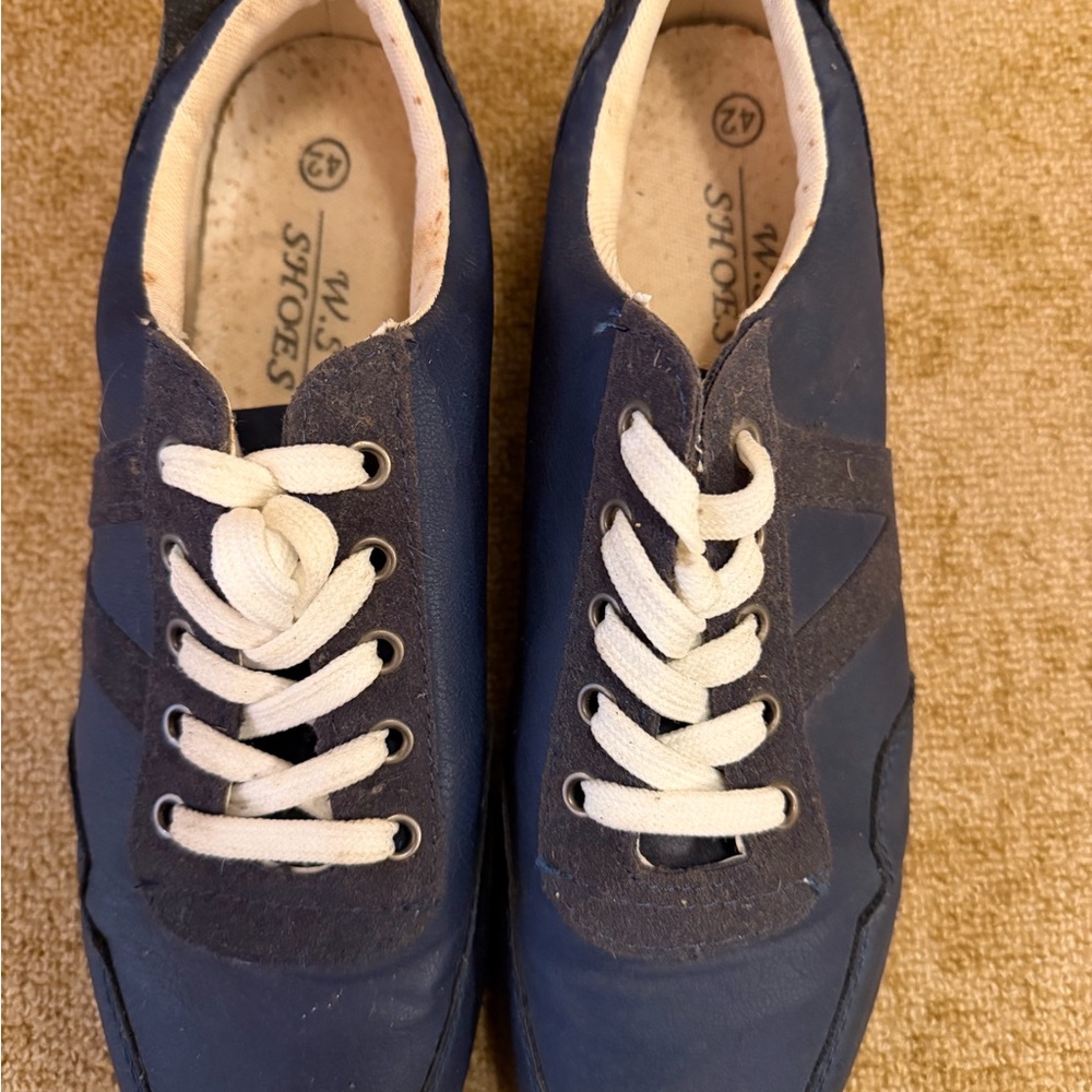 comfortable Navy casual men shoes white laces size 42 euro